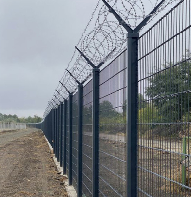 2.4m*3m Yのポストのポリ塩化ビニールの上塗を施してある網の塀を囲う反上昇の空港の保安