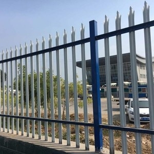 公園のための緑の熱い浸された電流を通されたヨーロッパの柵の塀